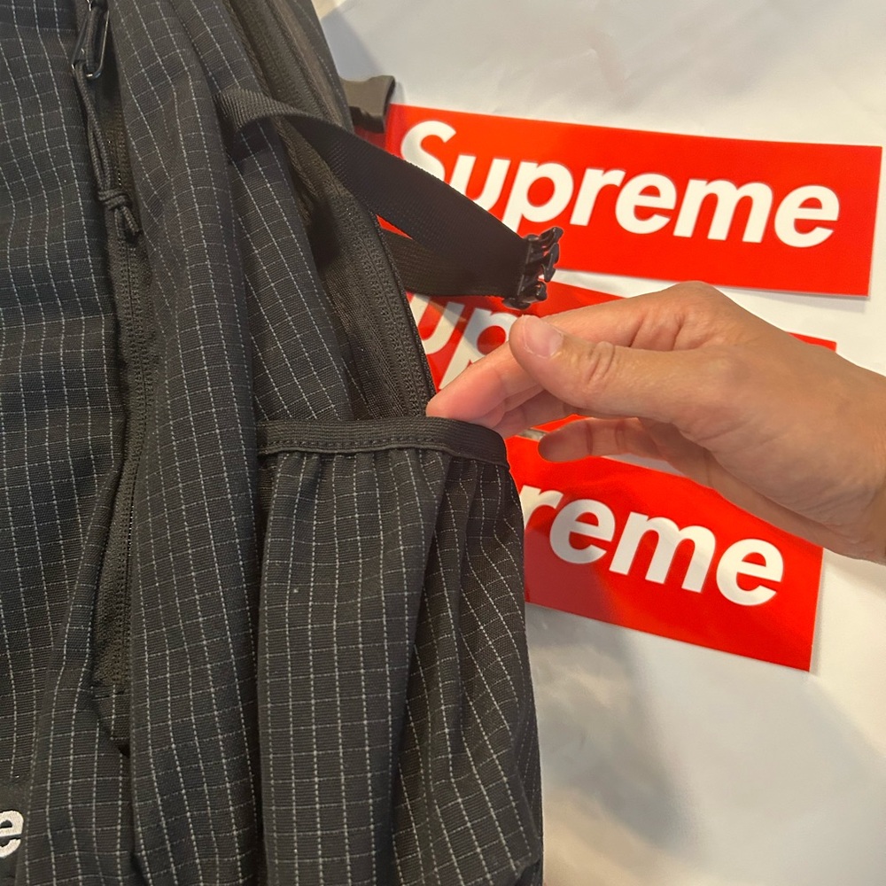 Brand new Supreme backpack with original packaging - Picture 6 of 9